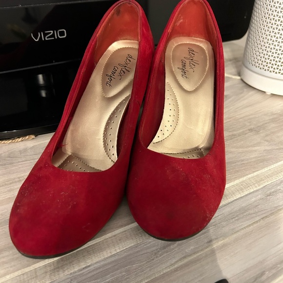 Easy Street Women's Vibrant Red Heels - Picture 2 of 6